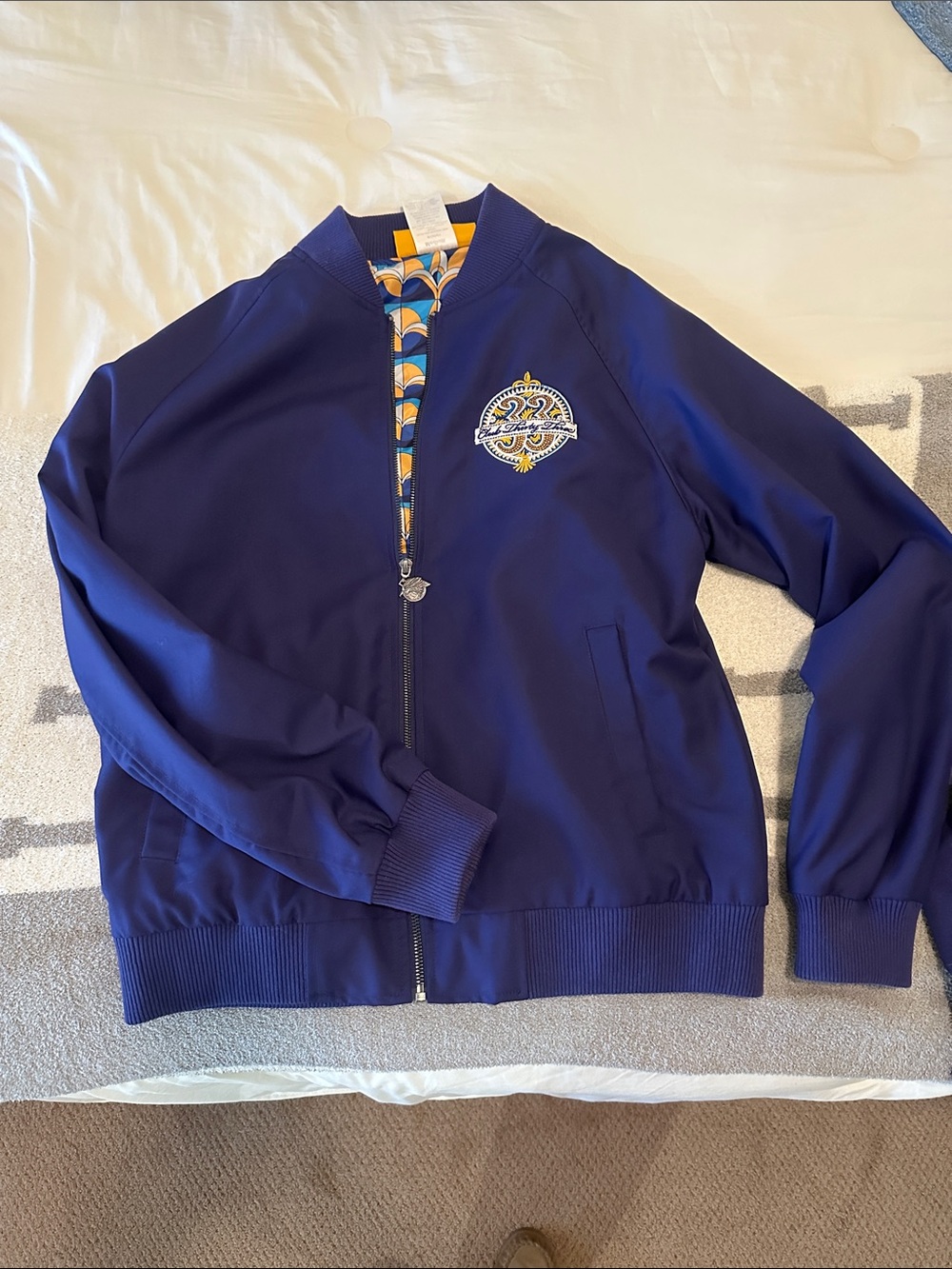 Beautiful club 33 collectible purple jacket Size M